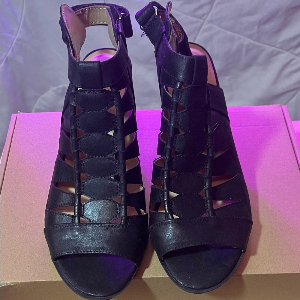 Women's Black Strappy Cutout Heeled Sandals.  8M